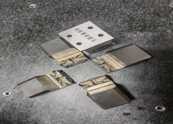 CAD SOLIDWORK Progetta inserti per stampaggio Componenti per stampi automobilistici