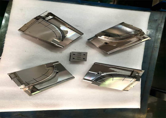 100k-500k Shots Plastic Molding inserisce componenti di stampaggio lavoranti personalizzati